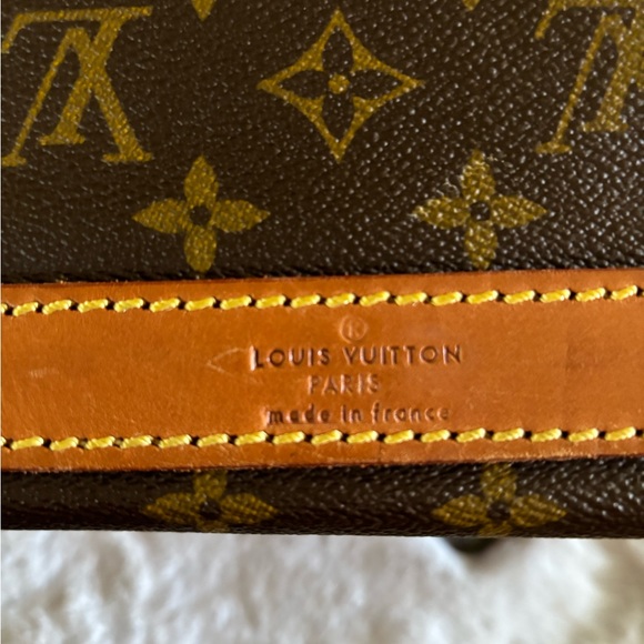 Louis Vuitton - Picture 6 of 16